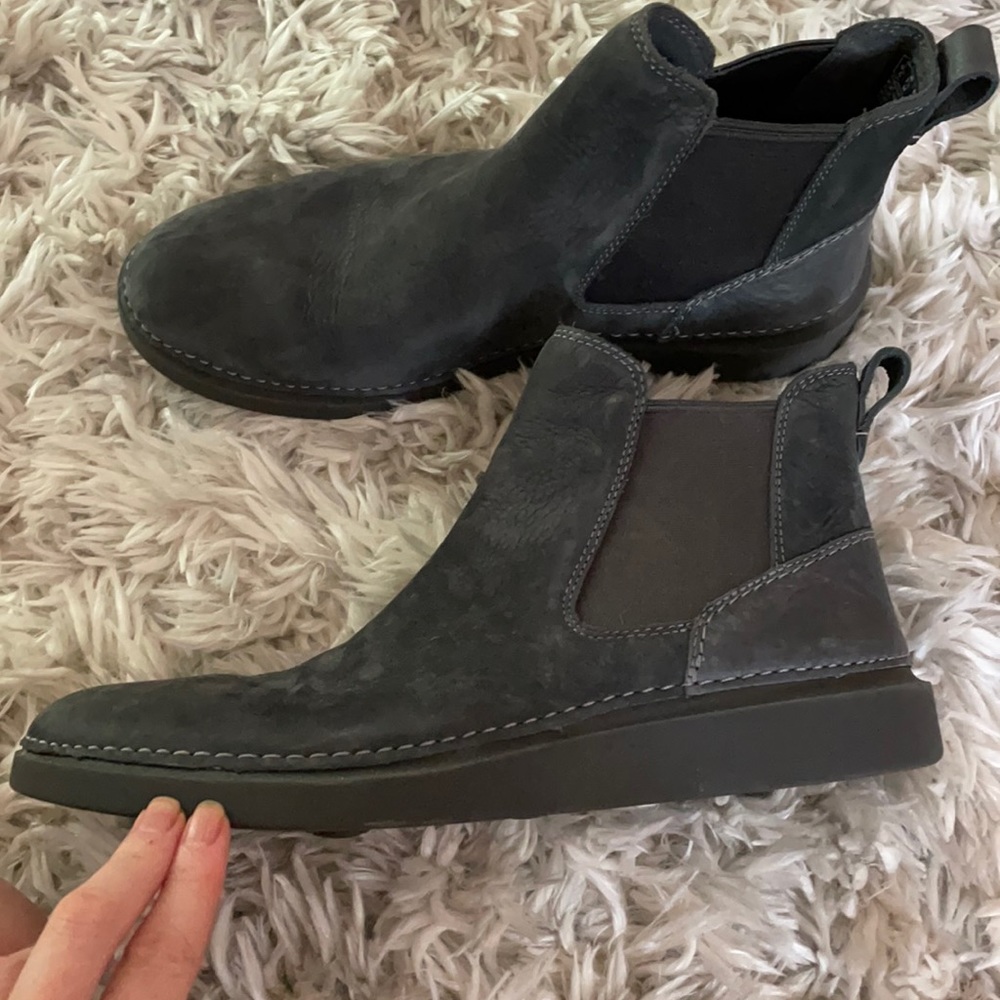Grey Chelsea boots Clark’s